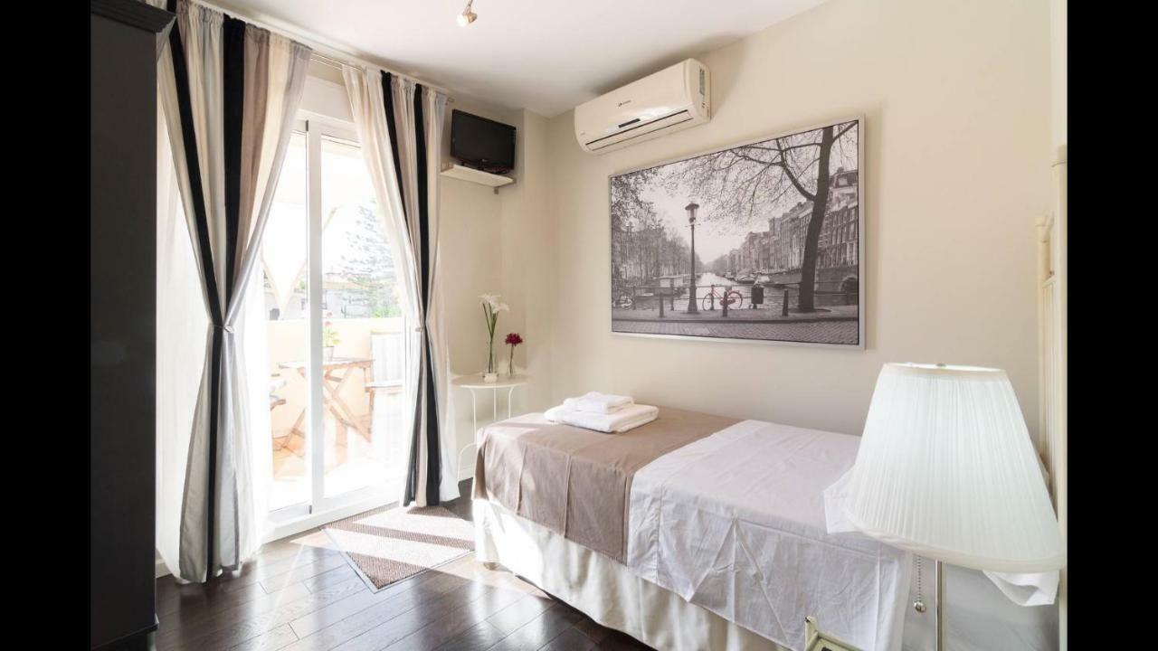 Kentia Rooms Malaga Exterior photo